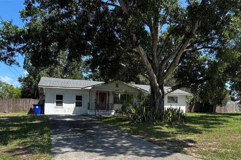 House in Eagle Lake, Florida 2 bedrooms, 159.98 sq.m. № 2156432