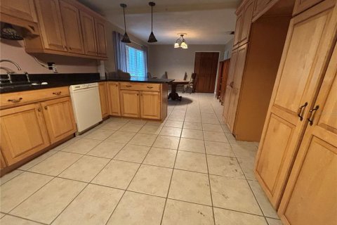 House in Eagle Lake, Florida 2 bedrooms, 159.98 sq.m. № 2156432 - photo 7