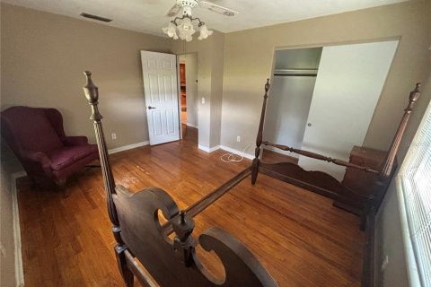 House in Eagle Lake, Florida 2 bedrooms, 159.98 sq.m. № 2156432 - photo 11
