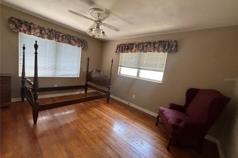 House in Eagle Lake, Florida 2 bedrooms, 159.98 sq.m. № 2156432 - photo 10