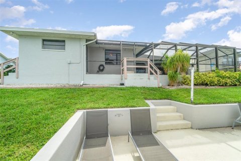 House in Cape Coral, Florida 4 bedrooms, 213.02 sq.m. № 1771573 - photo 27