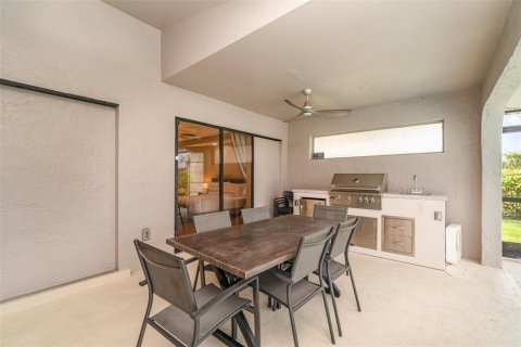 House in Cape Coral, Florida 4 bedrooms, 213.02 sq.m. № 1771573 - photo 23