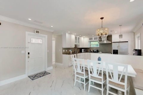 Propiedad comercial en venta en Lauderdale-by-the-Sea, Florida № 1678908 - foto 13