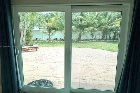 Propiedad comercial en venta en Lauderdale-by-the-Sea, Florida № 1678908 - foto 25