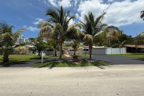 Propiedad comercial en venta en Lauderdale-by-the-Sea, Florida № 1678908 - foto 3