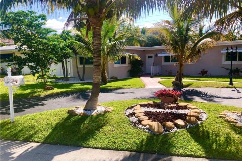 Propiedad comercial en venta en Lauderdale-by-the-Sea, Florida № 1678908 - foto 1
