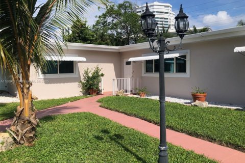 Propiedad comercial en venta en Lauderdale-by-the-Sea, Florida № 1678908 - foto 10