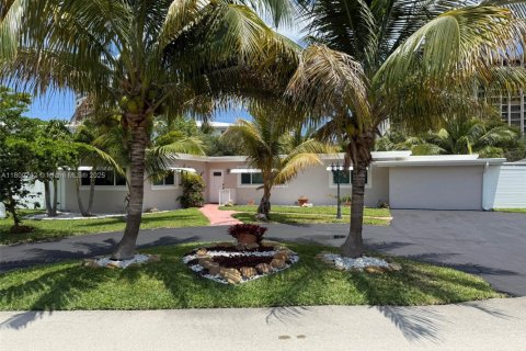 Propiedad comercial en venta en Lauderdale-by-the-Sea, Florida № 1678908 - foto 2