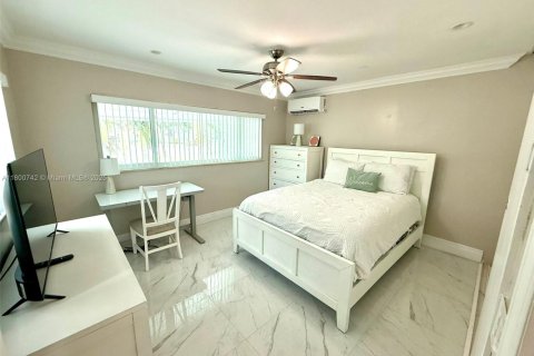 Propiedad comercial en venta en Lauderdale-by-the-Sea, Florida № 1678908 - foto 28