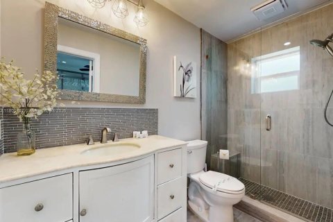 Propiedad comercial en venta en Lauderdale-by-the-Sea, Florida № 1678908 - foto 12
