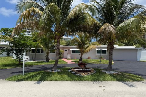 Propiedad comercial en venta en Lauderdale-by-the-Sea, Florida № 1678908 - foto 4