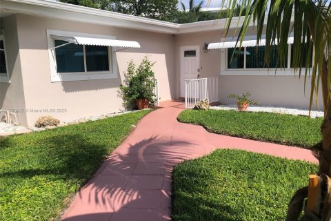 Propiedad comercial en venta en Lauderdale-by-the-Sea, Florida № 1678908 - foto 9