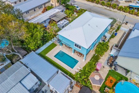 House in Key Largo, Florida 4 bedrooms, 139.54 sq.m. № 2068040 - photo 13