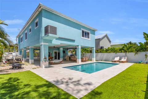 House in Key Largo, Florida 4 bedrooms, 139.54 sq.m. № 2068040 - photo 18