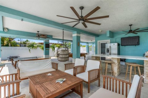 House in Key Largo, Florida 4 bedrooms, 139.54 sq.m. № 2068040 - photo 21