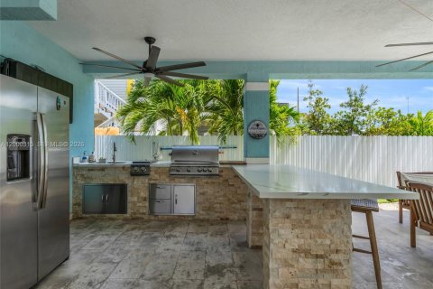 House in Key Largo, Florida 4 bedrooms, 139.54 sq.m. № 2068040 - photo 23