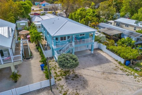 House in Key Largo, Florida 4 bedrooms, 139.54 sq.m. № 2068040 - photo 3