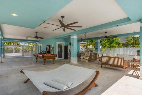 House in Key Largo, Florida 4 bedrooms, 139.54 sq.m. № 2068040 - photo 17