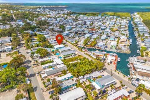 House in Key Largo, Florida 4 bedrooms, 139.54 sq.m. № 2068040 - photo 11