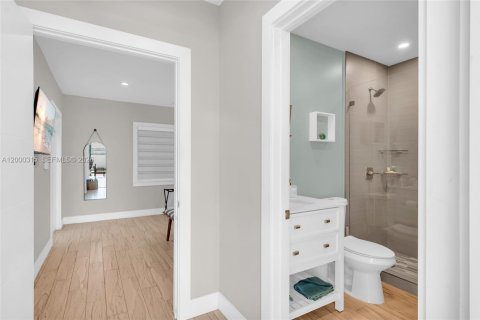 House in Key Largo, Florida 4 bedrooms, 139.54 sq.m. № 2068040 - photo 26