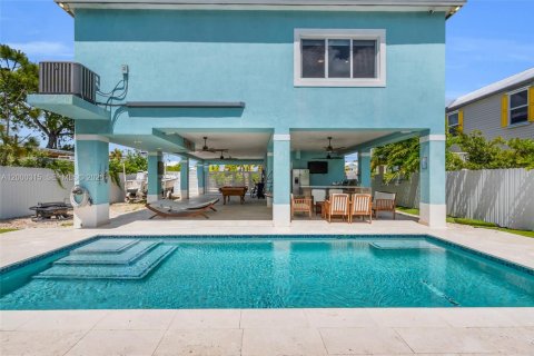House in Key Largo, Florida 4 bedrooms, 139.54 sq.m. № 2068040 - photo 19
