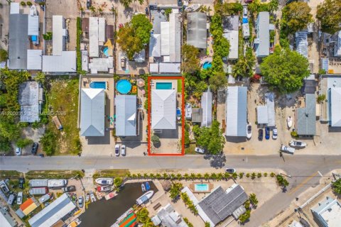 House in Key Largo, Florida 4 bedrooms, 139.54 sq.m. № 2068040 - photo 5