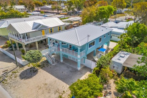 House in Key Largo, Florida 4 bedrooms, 139.54 sq.m. № 2068040 - photo 4