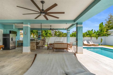 House in Key Largo, Florida 4 bedrooms, 139.54 sq.m. № 2068040 - photo 16