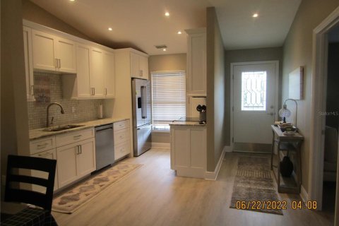 Condo in Sarasota, Florida, 2 bedrooms  № 1512986 - photo 2