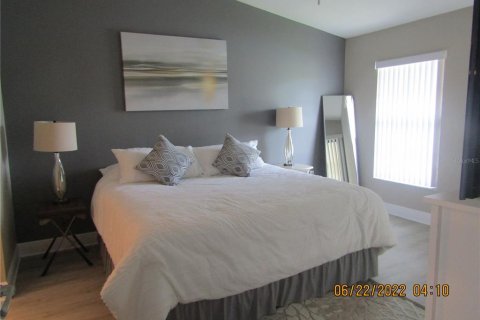 Condo in Sarasota, Florida, 2 bedrooms  № 1512986 - photo 16