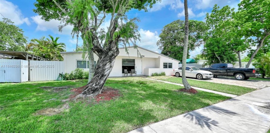 Villa ou maison à Cutler Bay, Floride 4 chambres, 185.99 m2 № 1846097