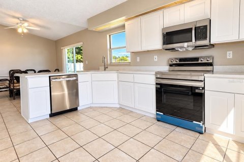 Villa ou maison à vendre à Kissimmee, Floride: 4 chambres, 169.27 m2 № 2429156 - photo 4