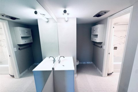 Купить кондоминиум в Форт-Лодердейл, Флорида 1 комната, 111.48м2, № 2087823 - фото 21