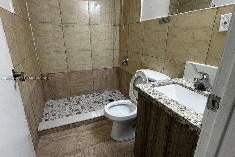 Снять в аренду виллу или дом в Майами, Флорида 1 спальня, 155.52м2, № 2074922 - фото 4