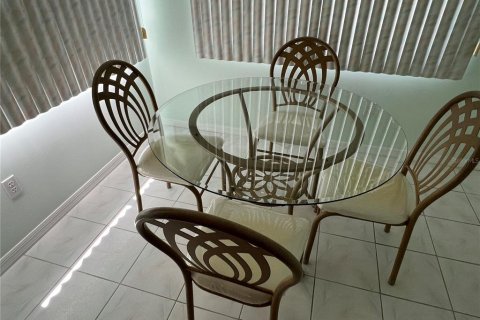 Casa en alquiler en Lady Lake, Florida, 2 dormitorios, 96.62 m2 № 2204579 - foto 4