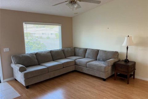 Casa en alquiler en Lady Lake, Florida, 2 dormitorios, 96.62 m2 № 2204579 - foto 2