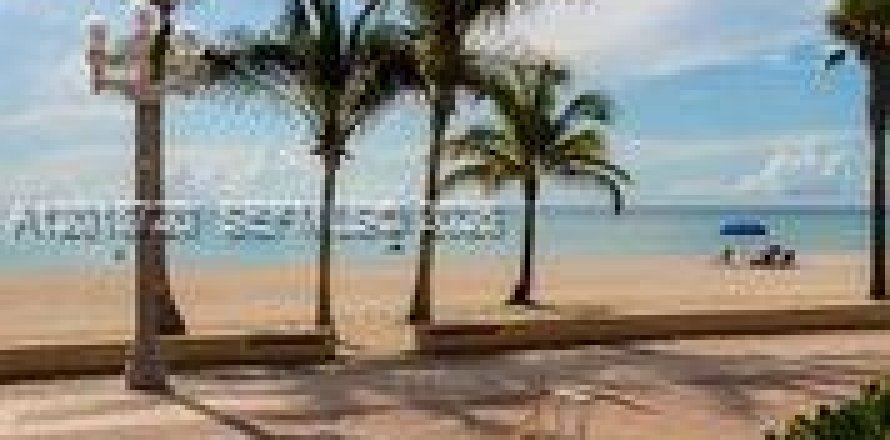 Propiedad comercial en Hollywood, Florida № 2154258