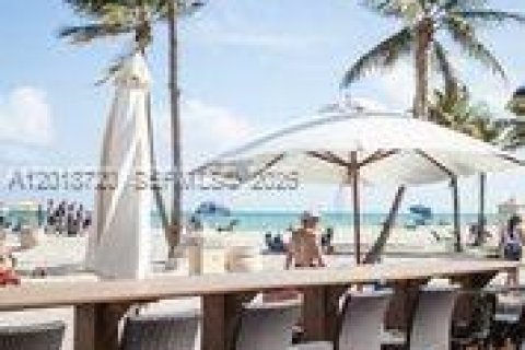 Propiedad comercial en venta en Hollywood, Florida № 2154258 - foto 2