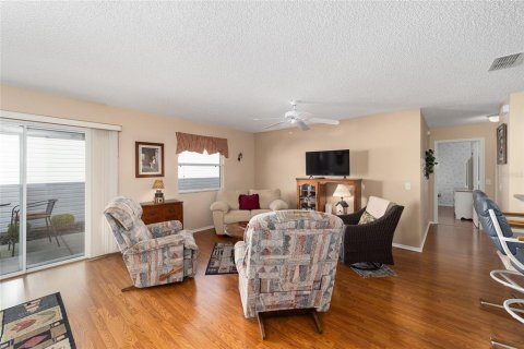 House in The Villages, Florida 2 bedrooms, 107.4 sq.m. № 1531597 - photo 15