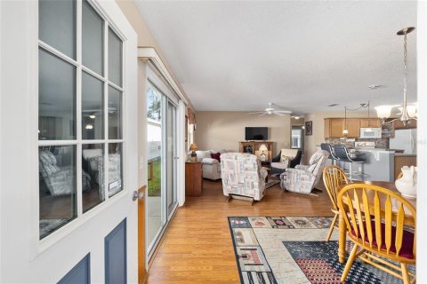 House in The Villages, Florida 2 bedrooms, 107.4 sq.m. № 1531597 - photo 9