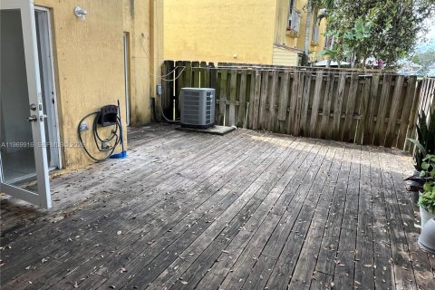 Townhouse in Homestead, Florida 3 bedrooms, 126.16 sq.m. № 2030701 - photo 10