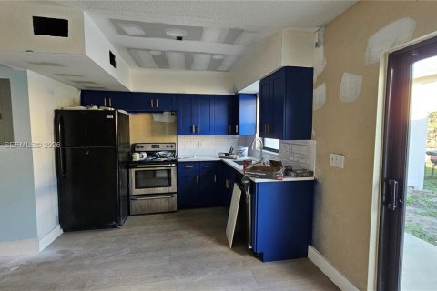 Commercial property in Lauderhill, Florida 279.91 sq.m. № 2051076 - photo 14