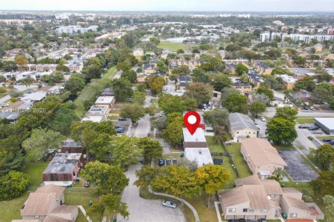 Commercial property in Lauderhill, Florida 279.91 sq.m. № 2051076 - photo 2