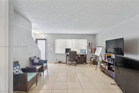 Commercial property in Lauderhill, Florida 279.91 sq.m. № 2051076 - photo 13