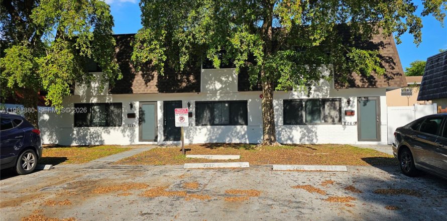 Commercial property in Lauderhill, Florida 279.91 sq.m. № 2051076