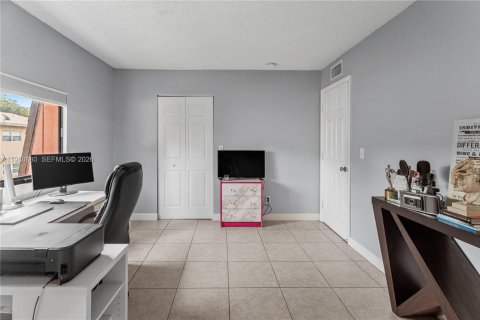 Commercial property in Lauderhill, Florida 279.91 sq.m. № 2051076 - photo 8