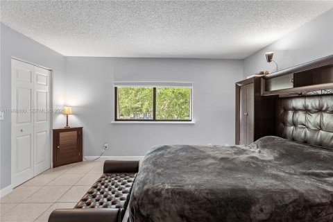 Commercial property in Lauderhill, Florida 279.91 sq.m. № 2051076 - photo 12