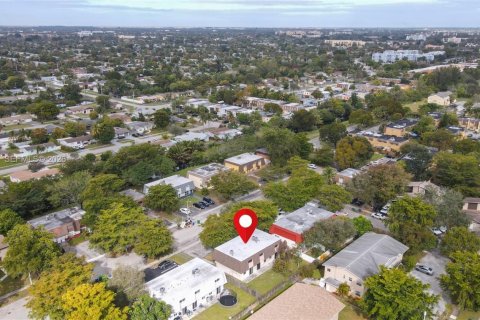 Commercial property in Lauderhill, Florida 279.91 sq.m. № 2051076 - photo 4