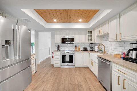 Casa en venta en Tampa, Florida, 6 dormitorios, 234.76 m2 № 1840290 - foto 8