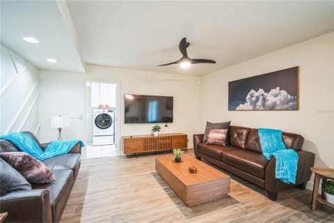 Casa en venta en Tampa, Florida, 6 dormitorios, 234.76 m2 № 1840290 - foto 28